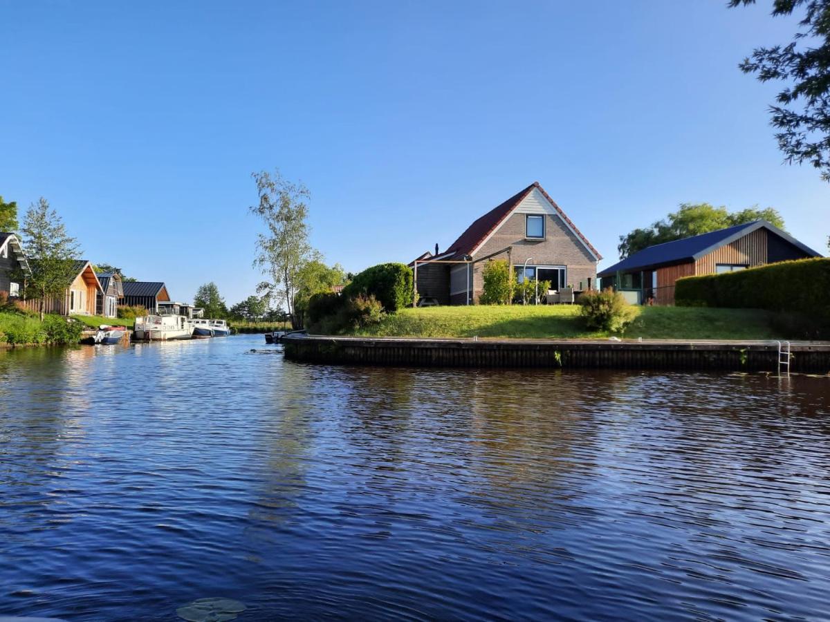 Villa Waterhuis Friesland à Oudwoude Extérieur photo
